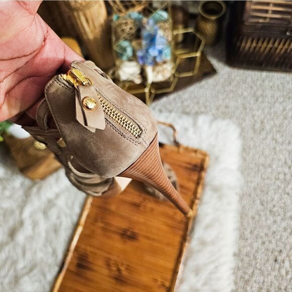 Designer Stuart Weitzman Suede Laser Cutout Detail Party Heels. - Picture 15 of 15